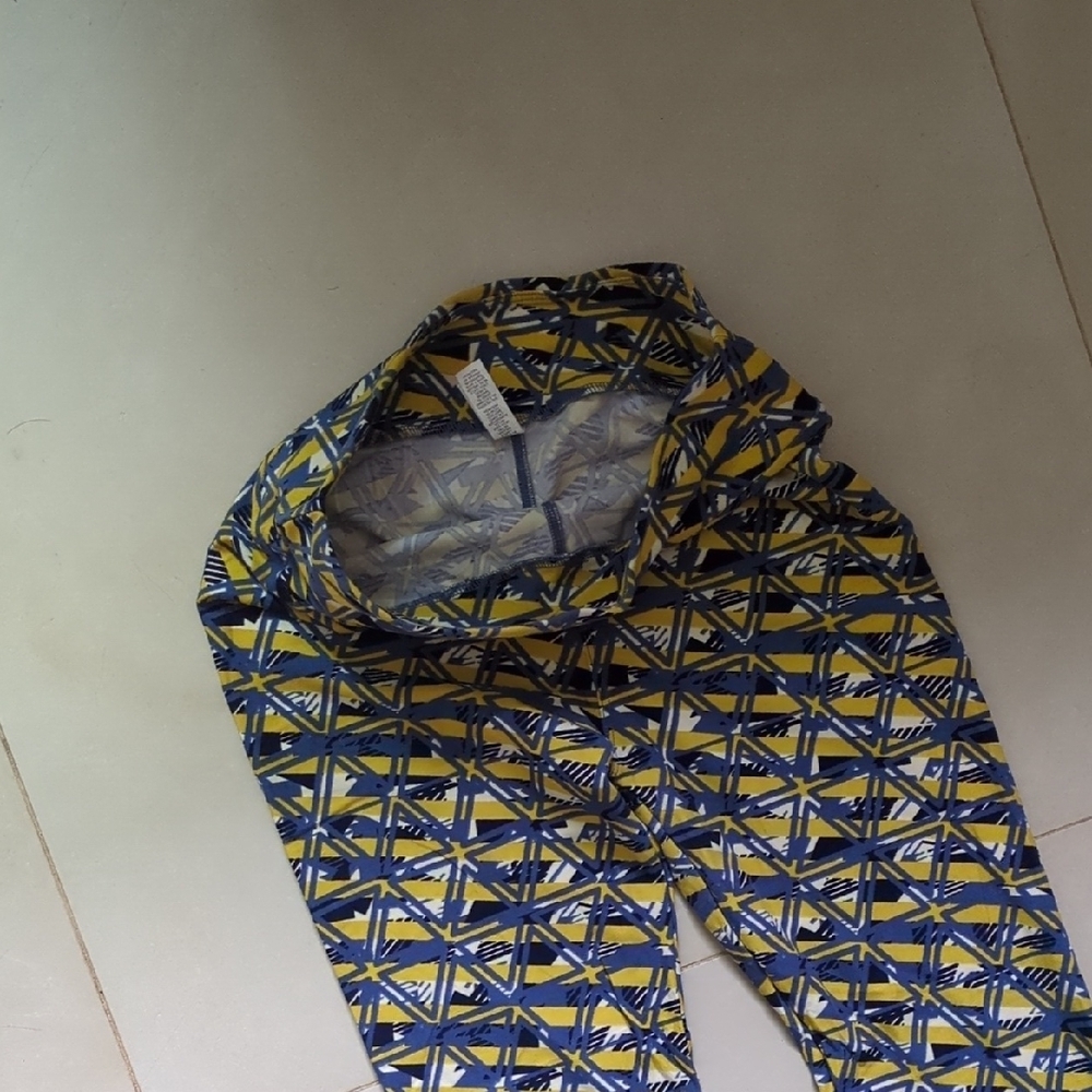 Geometric Patterned Leggings - Picture 2 of 3